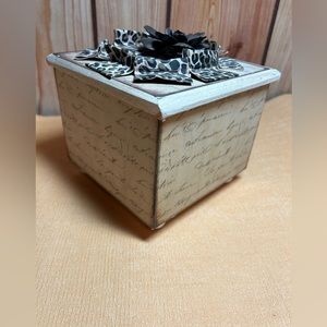 Storage Box with 3D Flower Lid Square Trinket Ball Foots Holder Jewelry